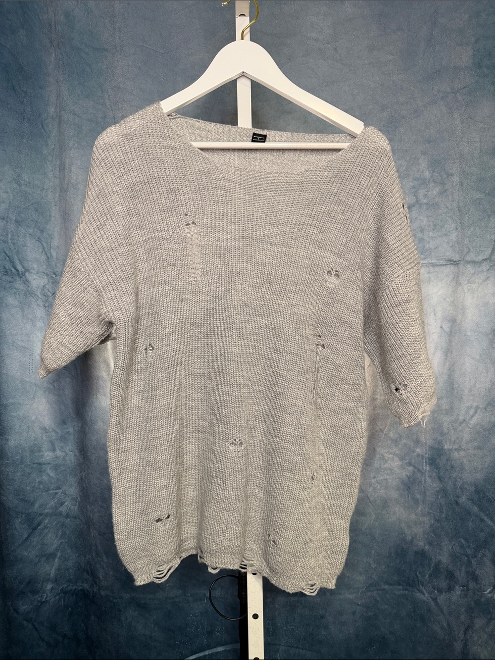 Light Gray Distressed Knit Short-Sleeve Sweater Size Large